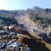 上市公司無證挖山采砂石，開出300余萬元罰單
